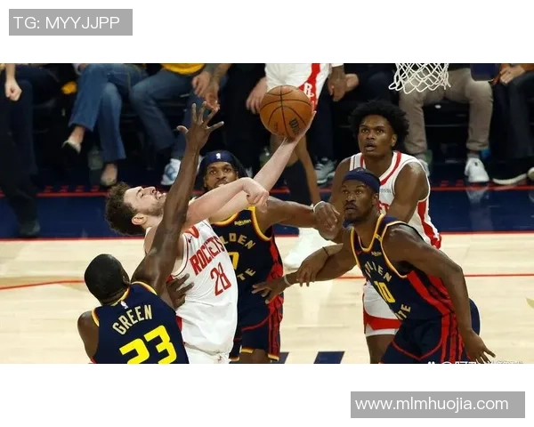 勇士与骑士2017总决赛第三场激战回顾：历史时刻与精彩瞬间的交汇